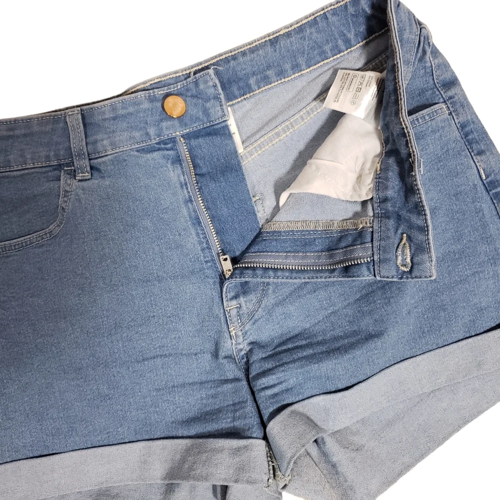 &Denim Women's Size 8 Blue Denim Cuffed Jean Shorts
